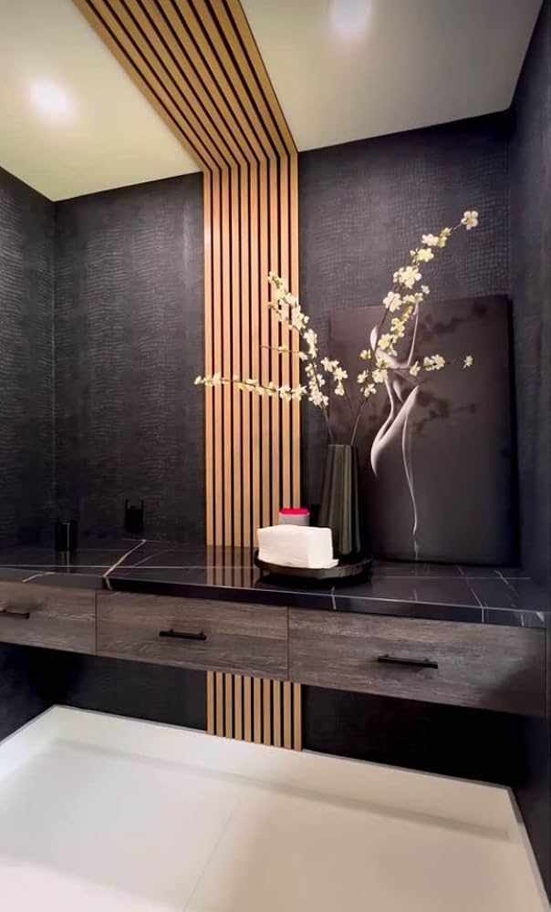 Installazione di pannelli decorativi in PVC su parete